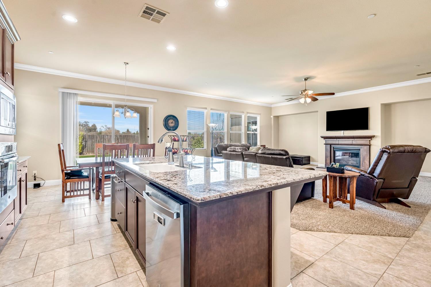 3255 Roberts Ave, Clovis, CA 93619