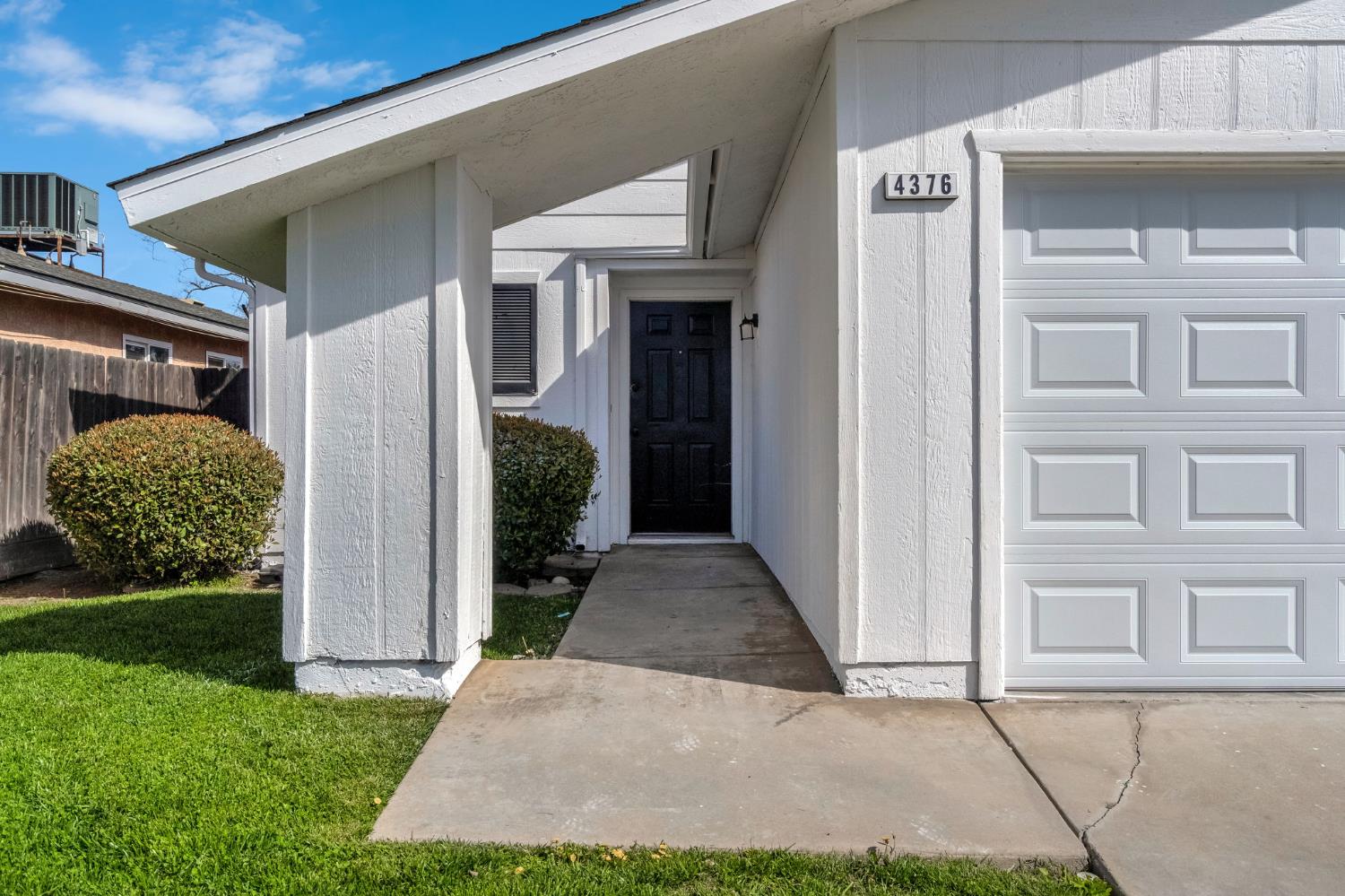 4376 W Cardiff Ave, Fresno, CA 93722