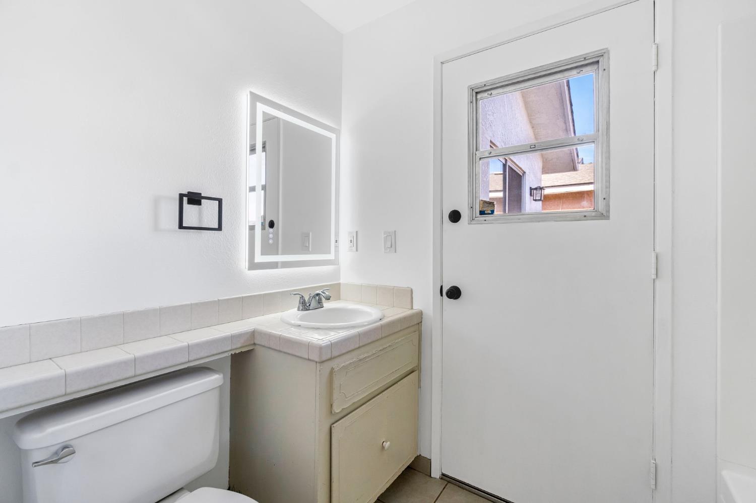 4376 W Cardiff Ave, Fresno, CA 93722