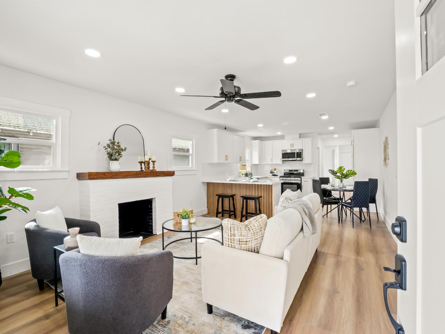 927 N St, Sanger, CA 93657