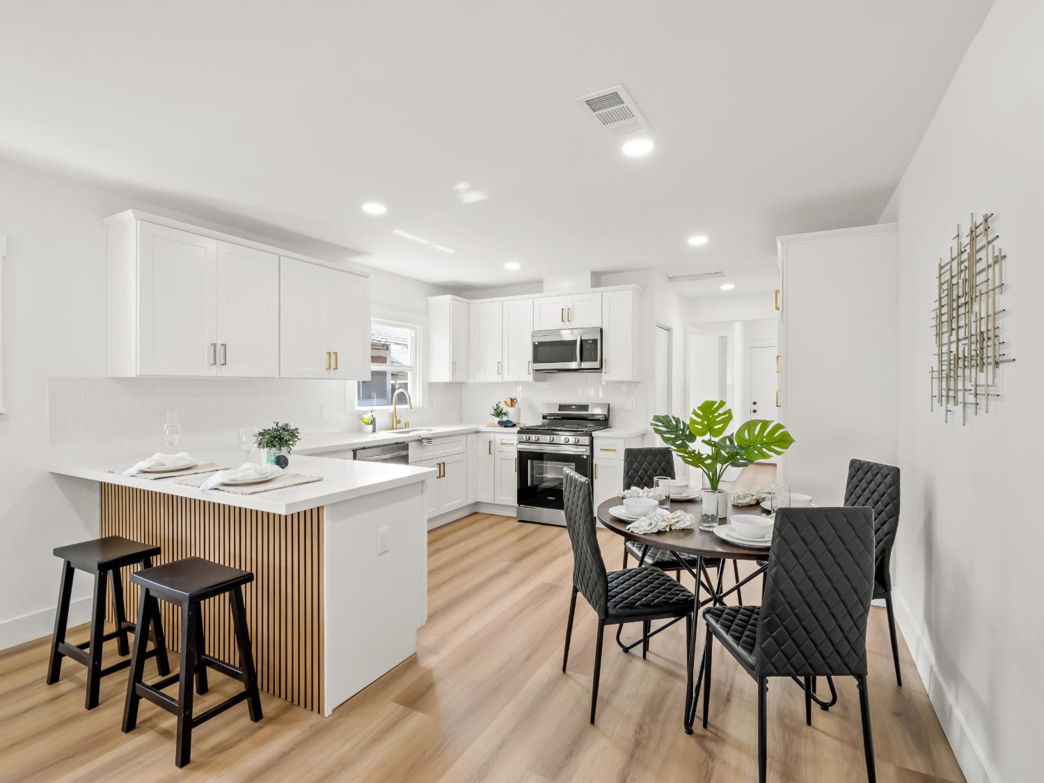 927 N St, Sanger, CA 93657