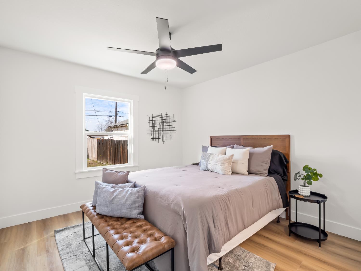 927 N St, Sanger, CA 93657