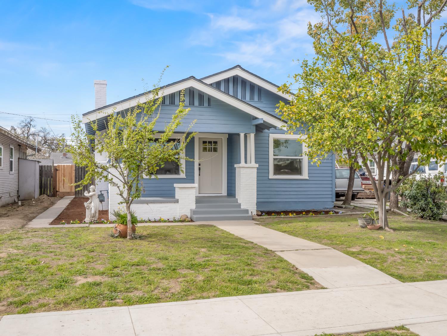 927 N St, Sanger, CA 93657