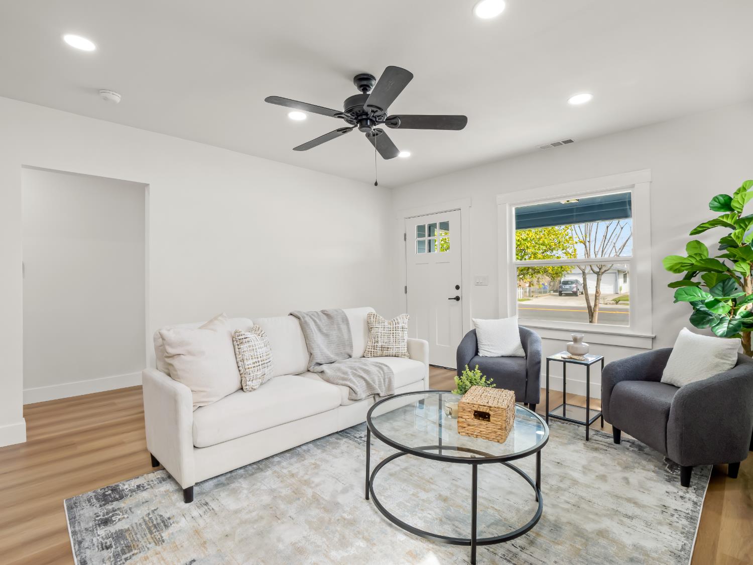 927 N St, Sanger, CA 93657