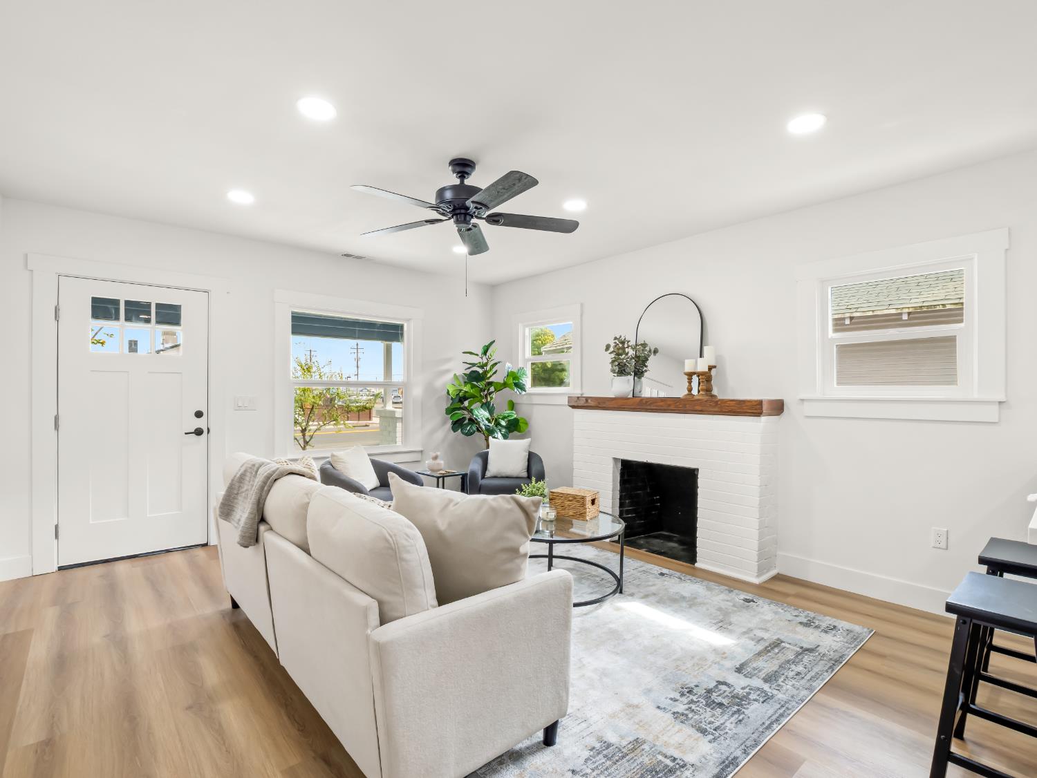 927 N St, Sanger, CA 93657