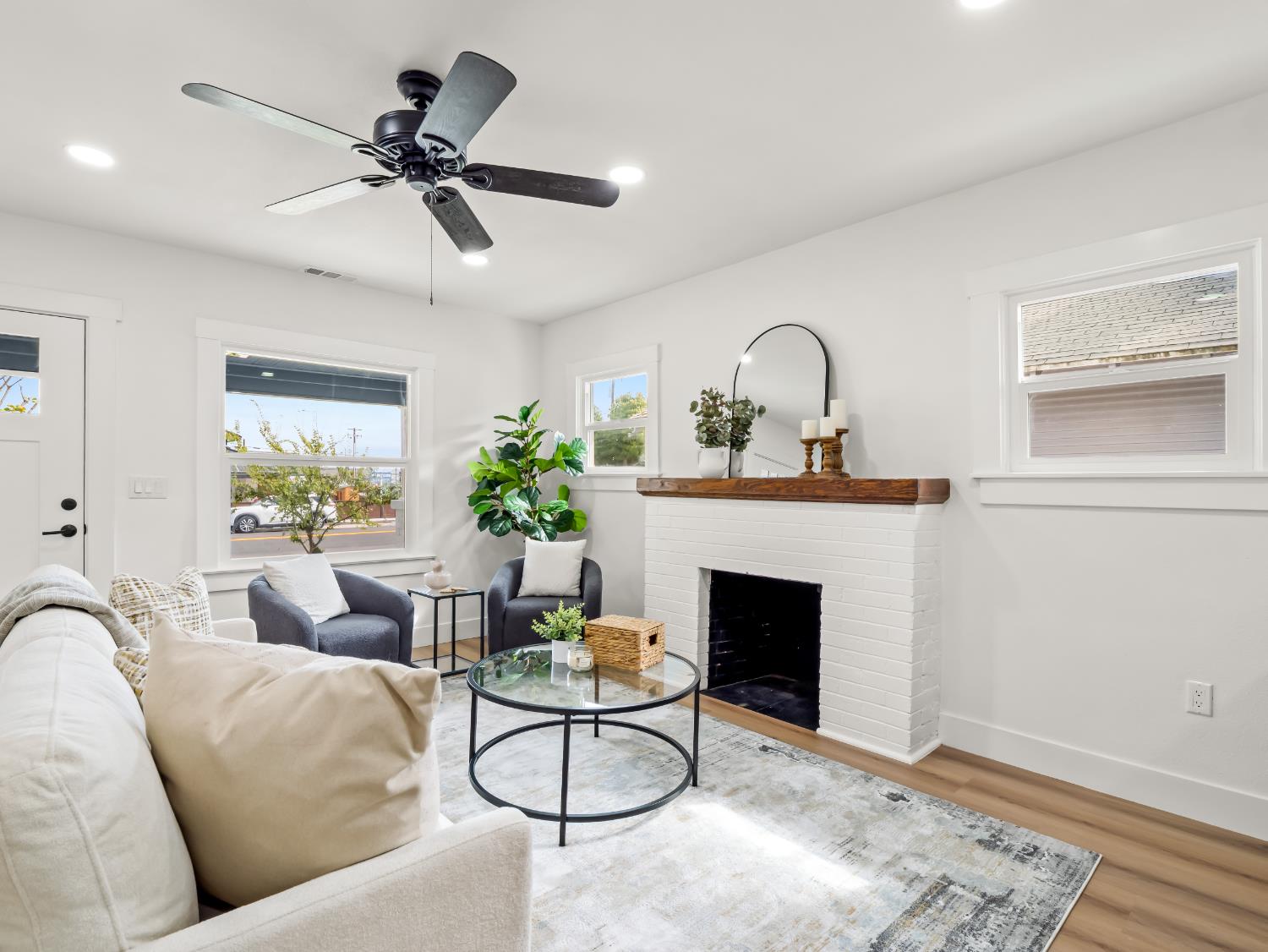 927 N St, Sanger, CA 93657