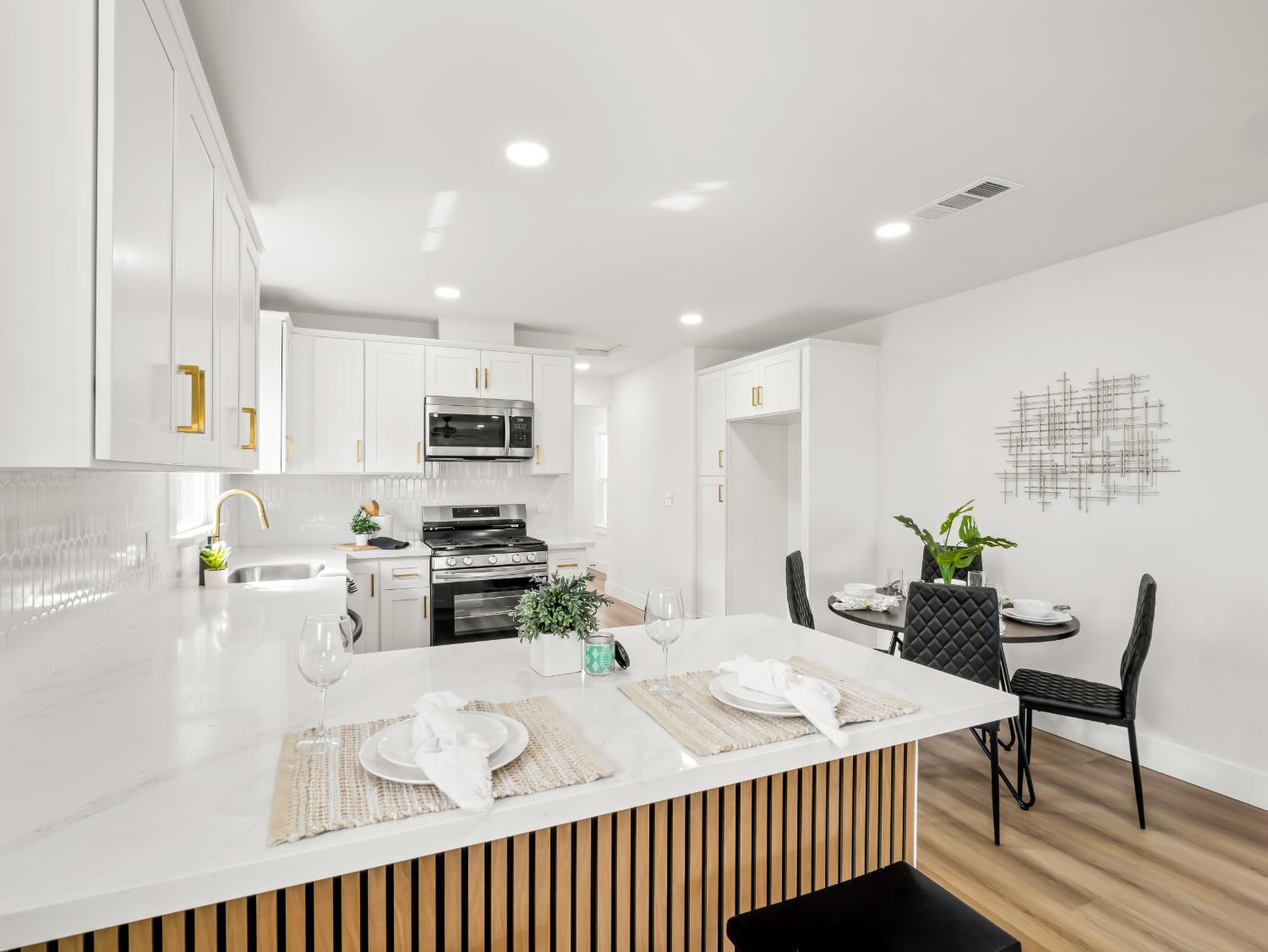 927 N St, Sanger, CA 93657