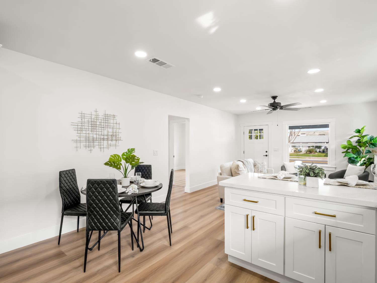 927 N St, Sanger, CA 93657