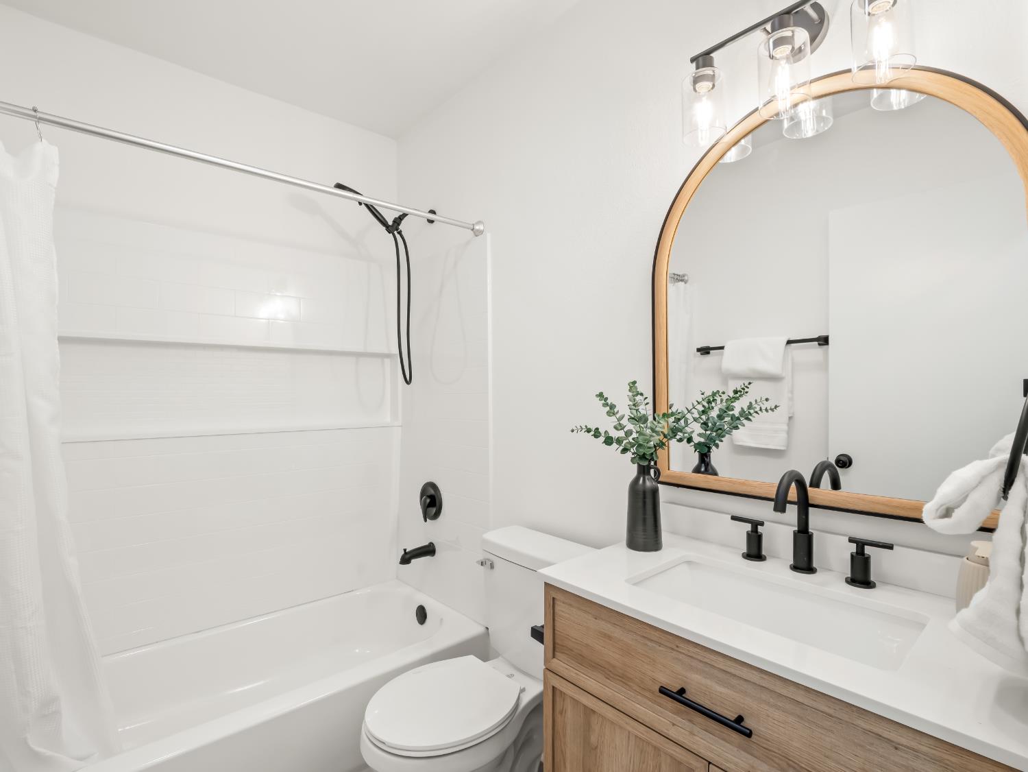 927 N St, Sanger, CA 93657