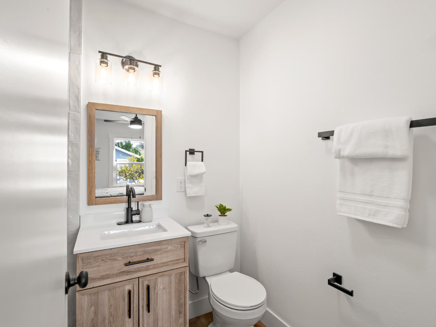 927 N St, Sanger, CA 93657