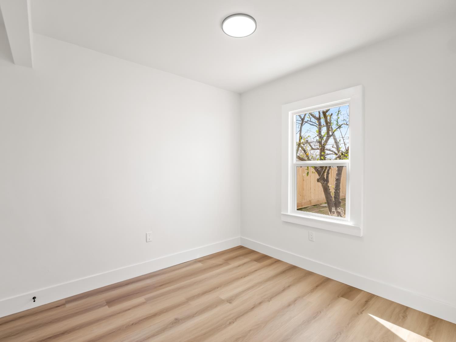 927 N St, Sanger, CA 93657