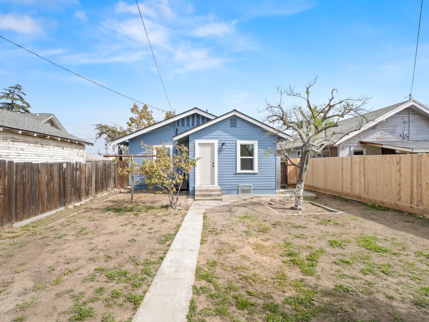 927 N St, Sanger, CA 93657