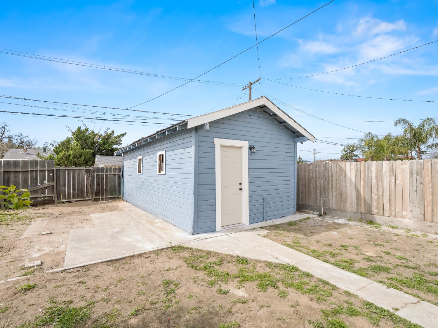 927 N St, Sanger, CA 93657