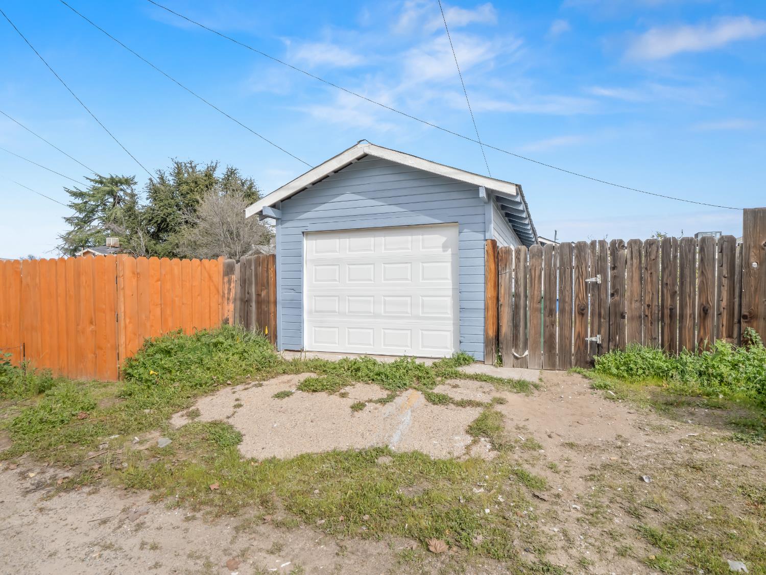 927 N St, Sanger, CA 93657