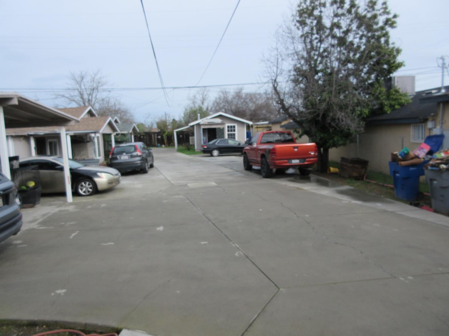 150 W Whites Bridge Ave, Fresno, CA 93706