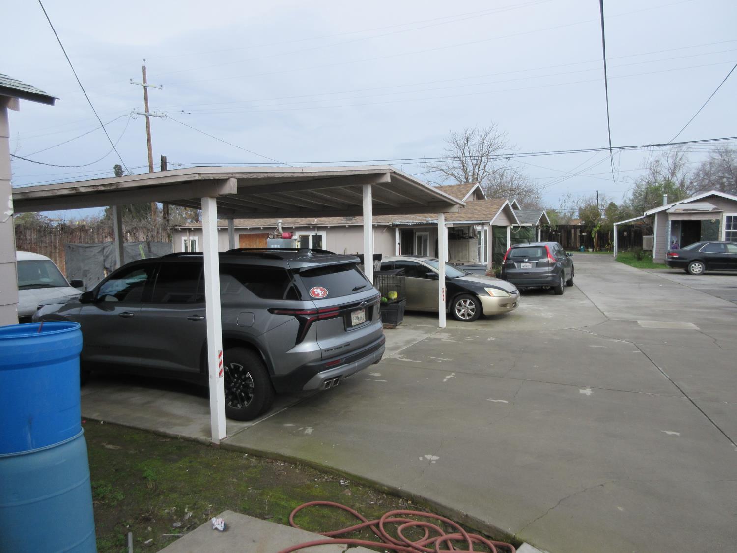 150 W Whites Bridge Ave, Fresno, CA 93706