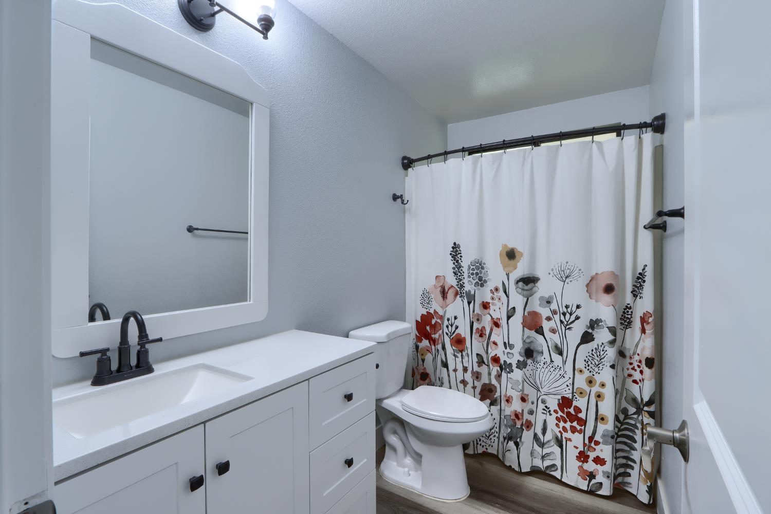 30658 Holiday Dr, Coarsegold, CA 93614