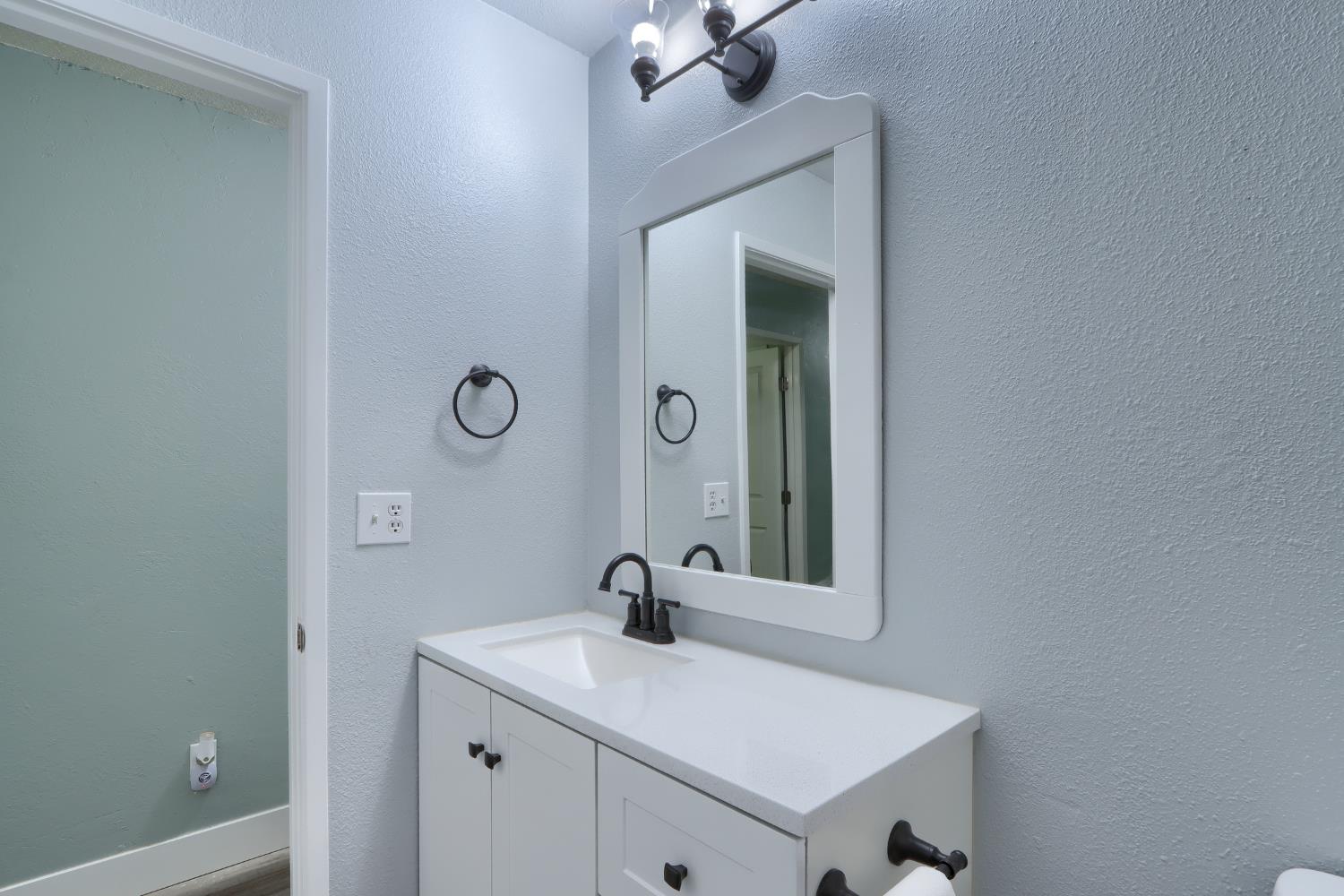 30658 Holiday Dr, Coarsegold, CA 93614