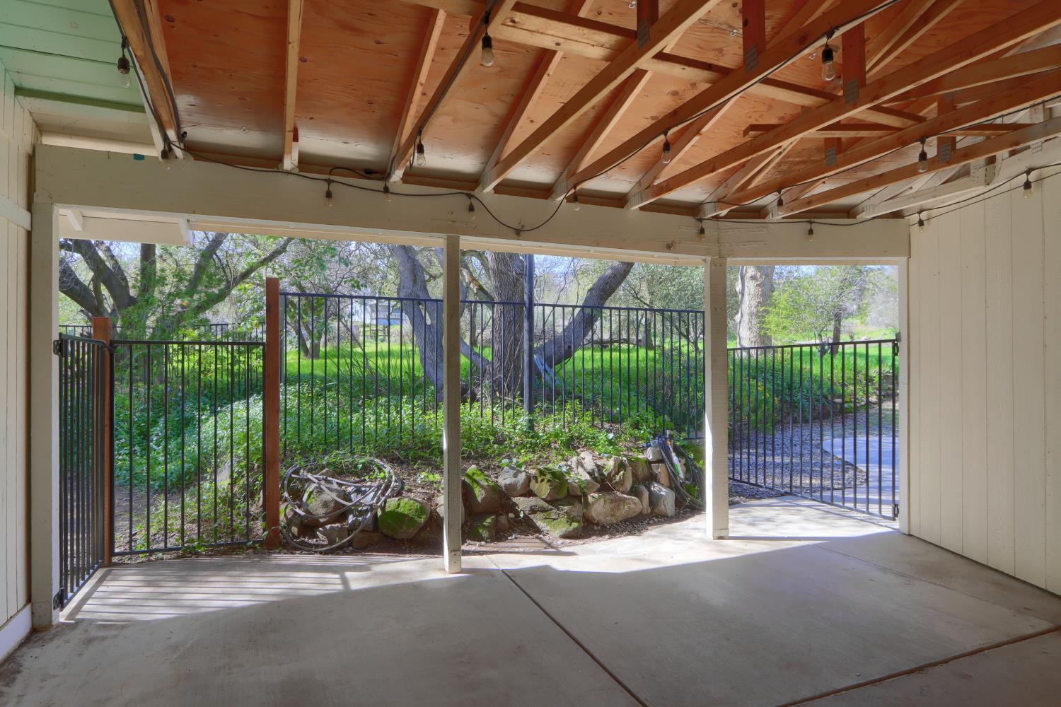 30658 Holiday Dr, Coarsegold, CA 93614