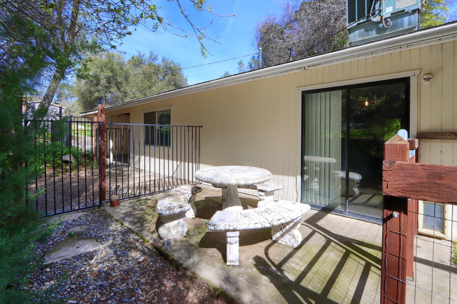 30658 Holiday Dr, Coarsegold, CA 93614