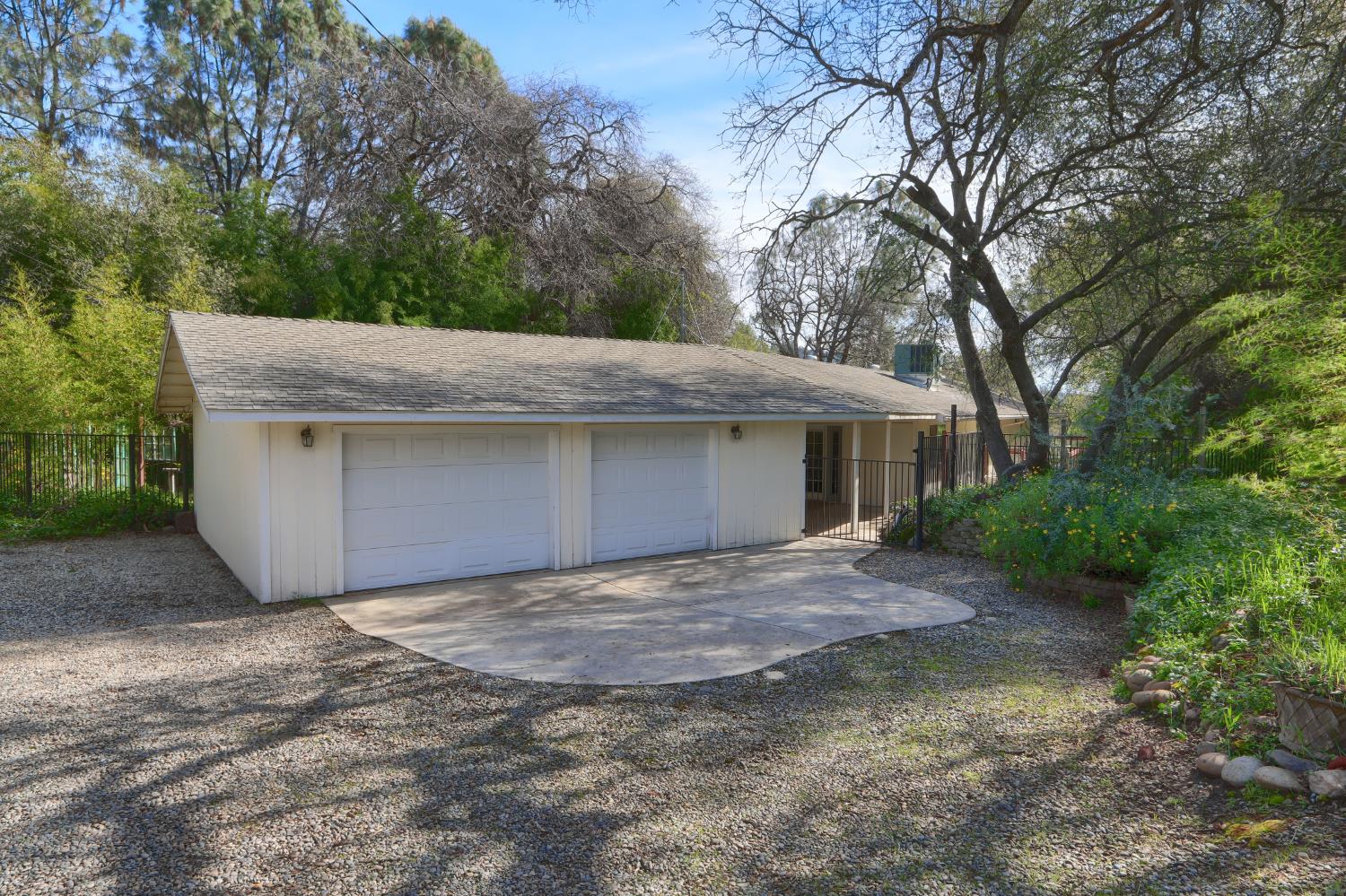 30658 Holiday Dr, Coarsegold, CA 93614