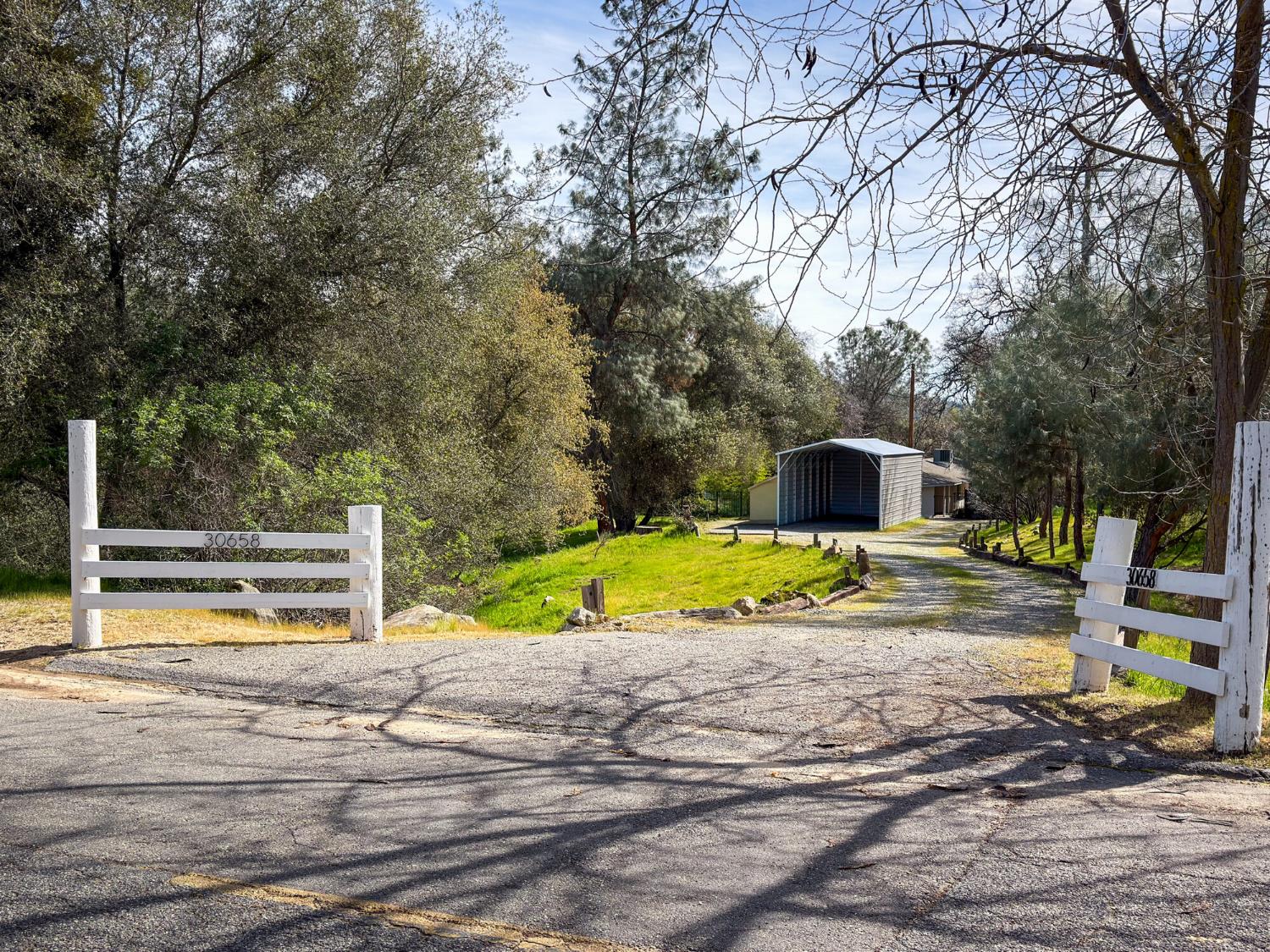 30658 Holiday Dr, Coarsegold, CA 93614
