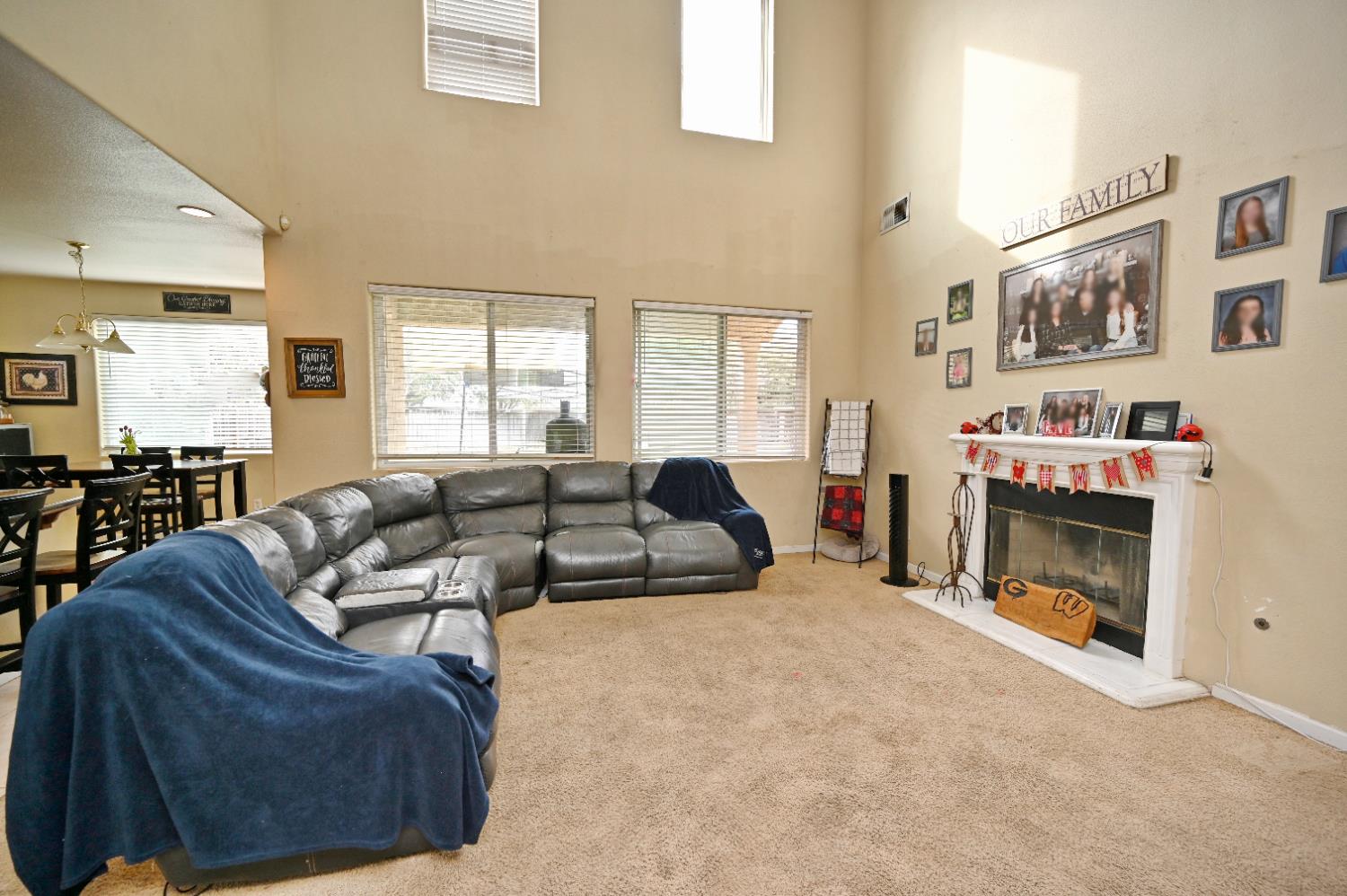 4793 N Emerald Peak Dr, Clovis, CA 93619