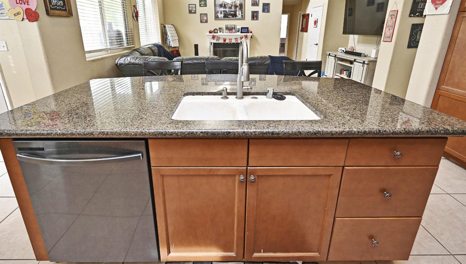 4793 N Emerald Peak Dr, Clovis, CA 93619