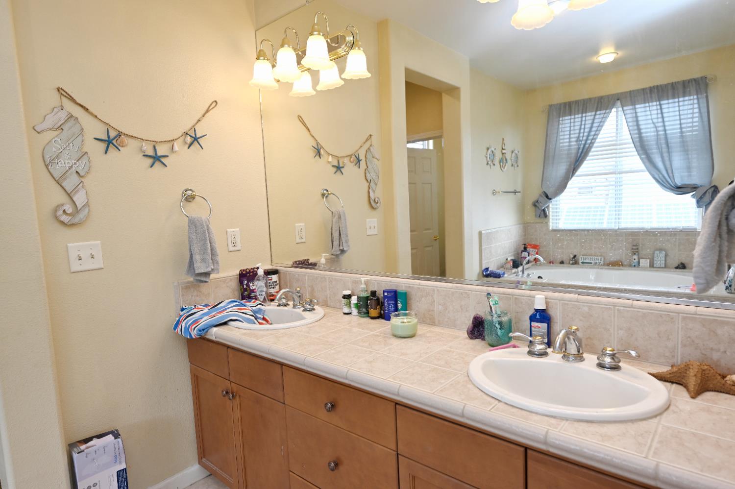 4793 N Emerald Peak Dr, Clovis, CA 93619