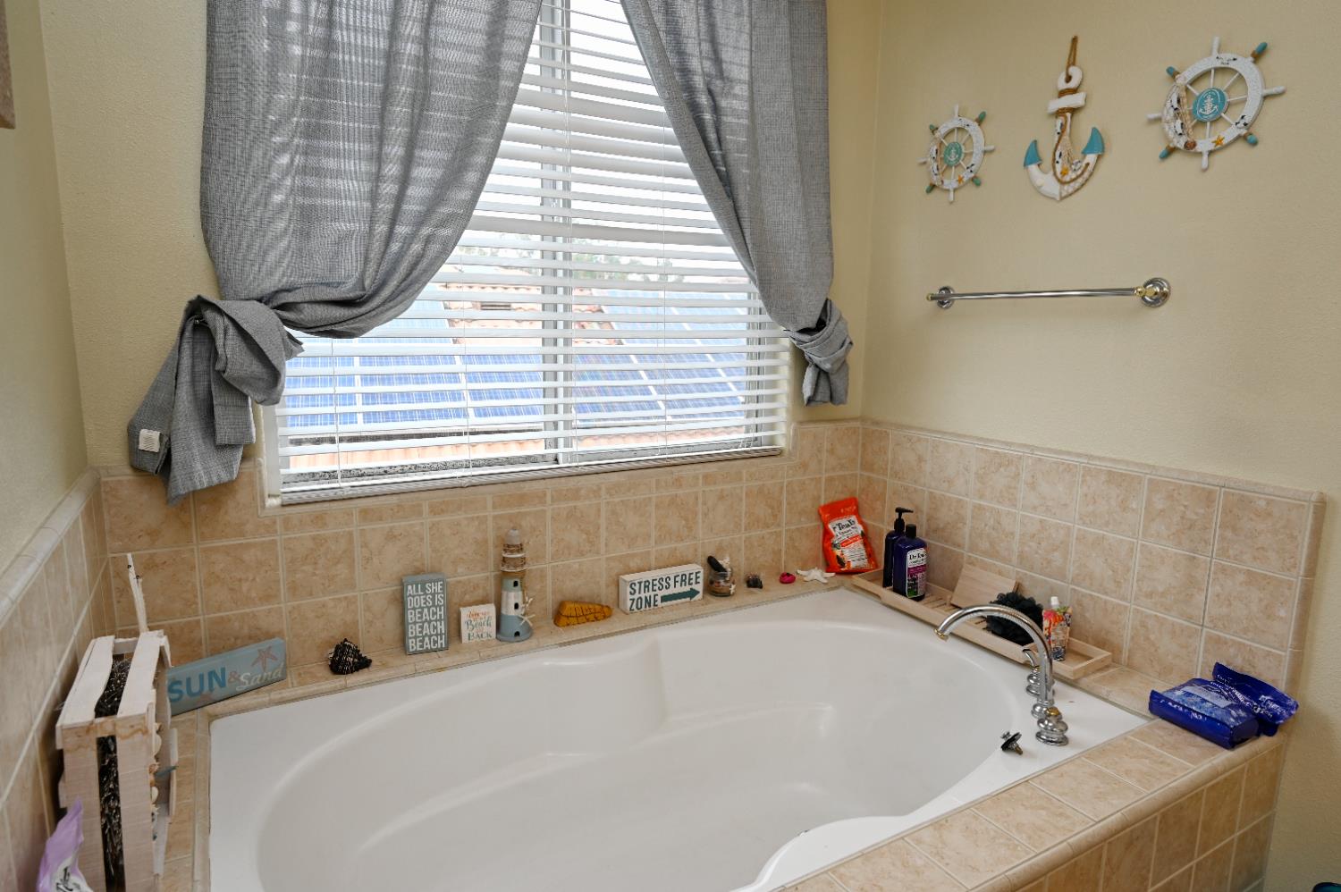 4793 N Emerald Peak Dr, Clovis, CA 93619