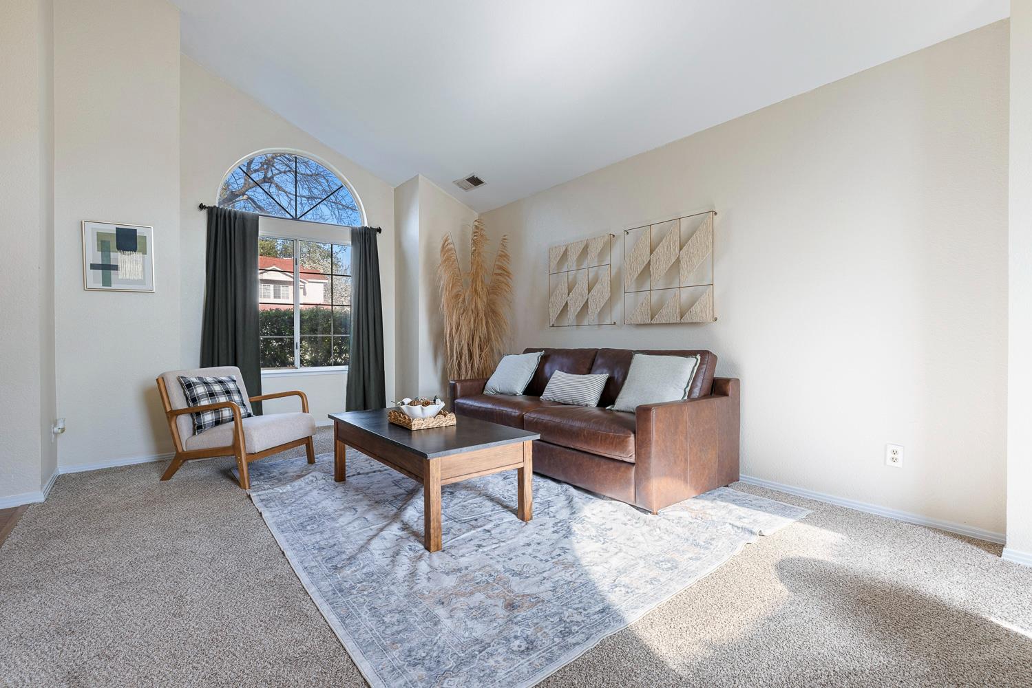 805 E Buckhill Rd, Fresno, CA 93720