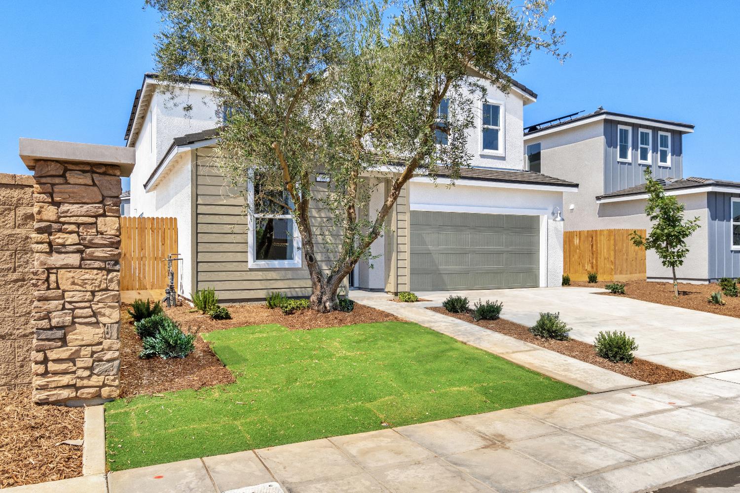 966 Deerhorn Dr W, Madera, CA 93636