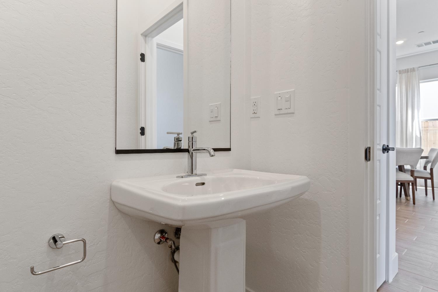 856 Traverse Dr S, Madera, CA 93636