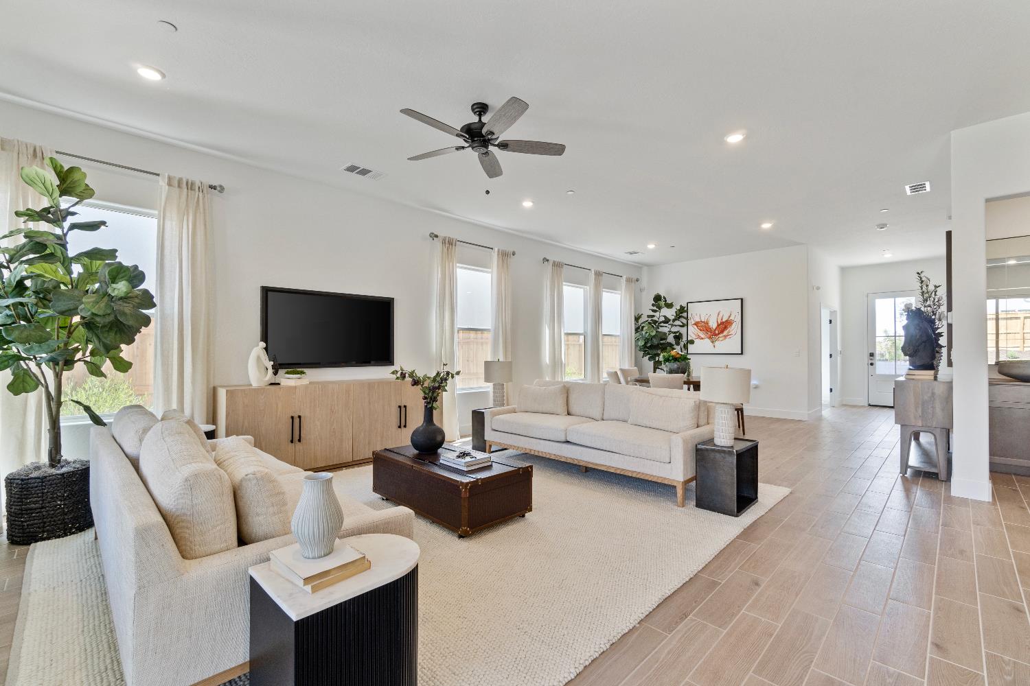 856 Traverse Dr S, Madera, CA 93636