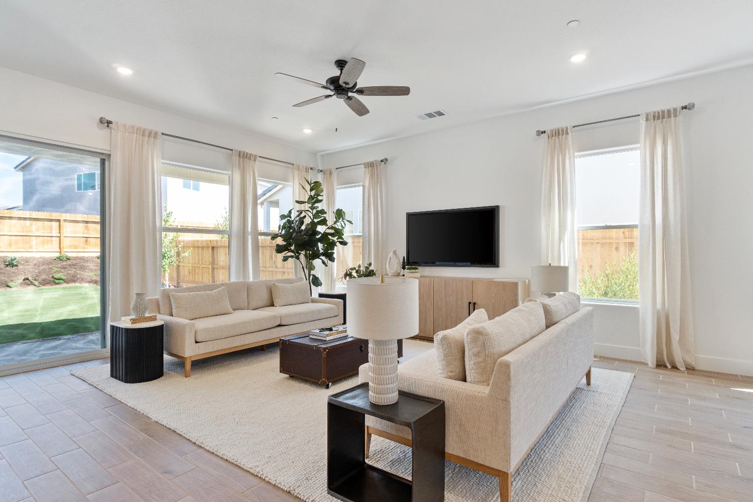 856 Traverse Dr S, Madera, CA 93636