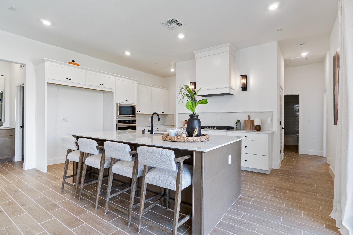 856 Traverse Dr S, Madera, CA 93636