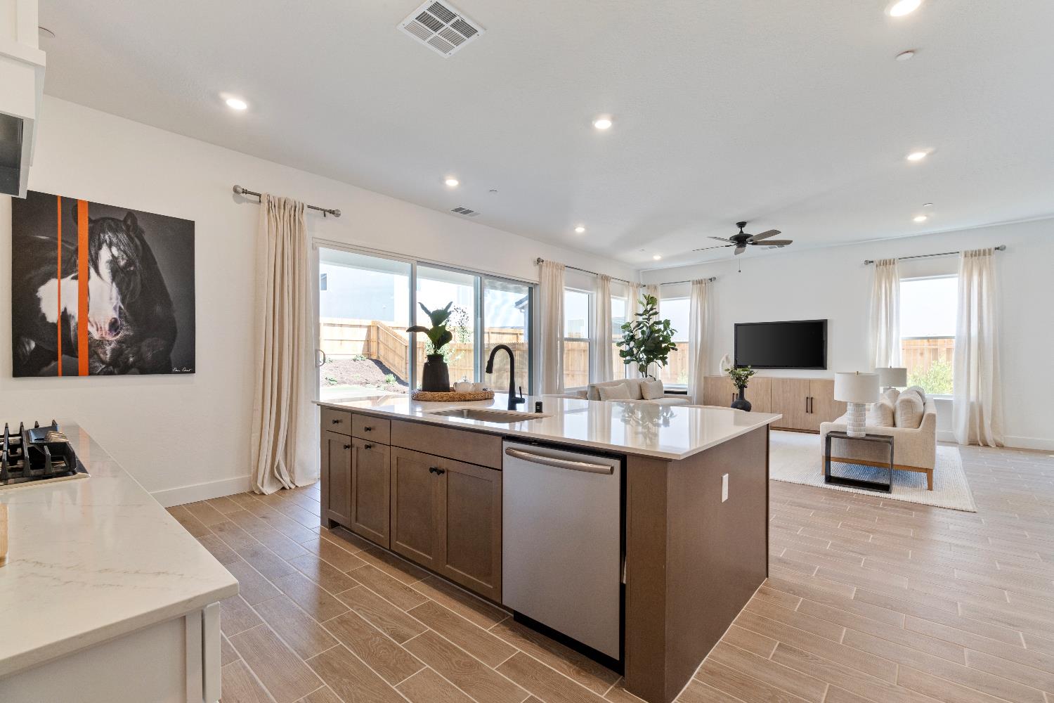 856 Traverse Dr S, Madera, CA 93636