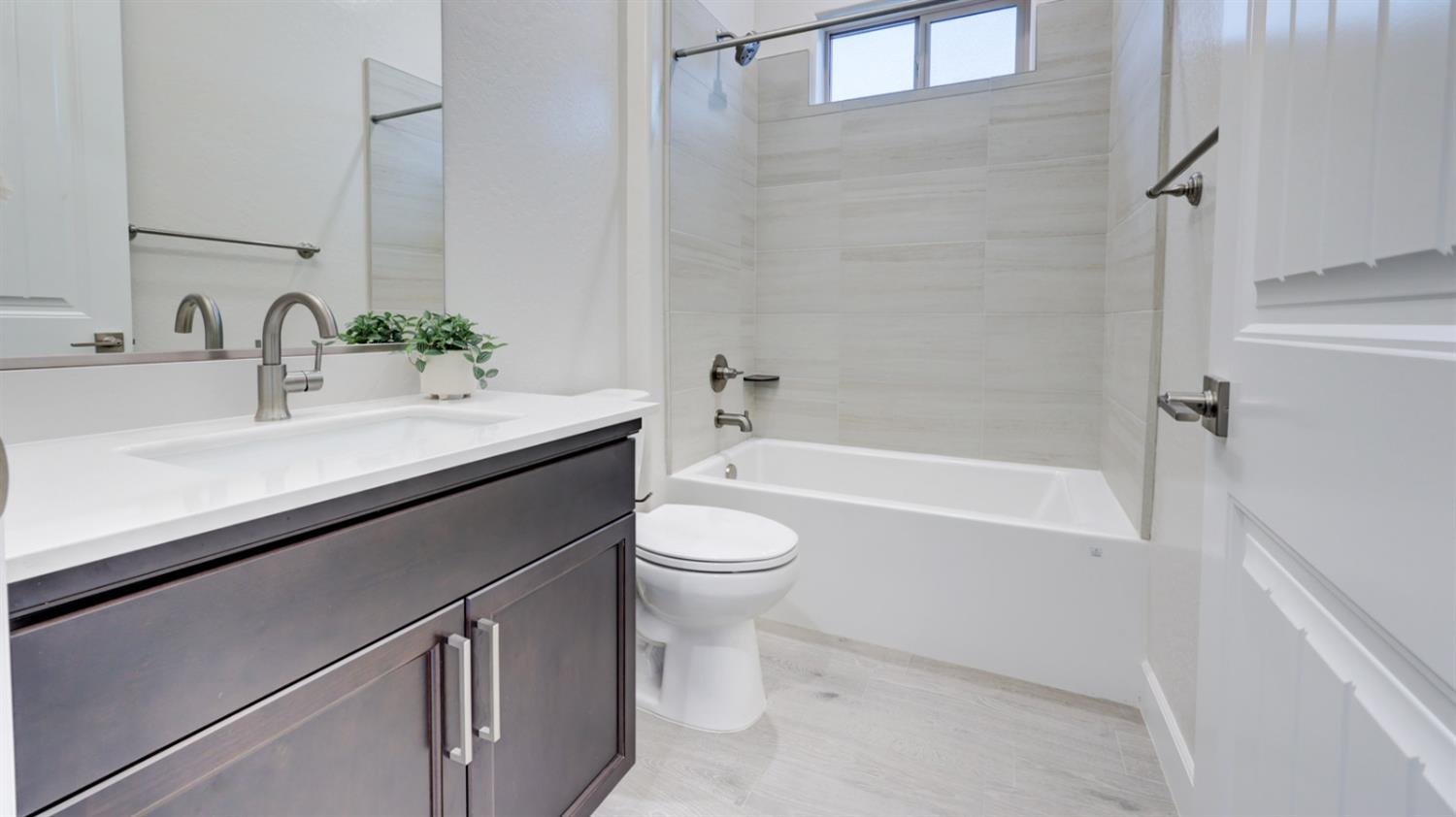 935 Talus Way S, Madera, CA 93636