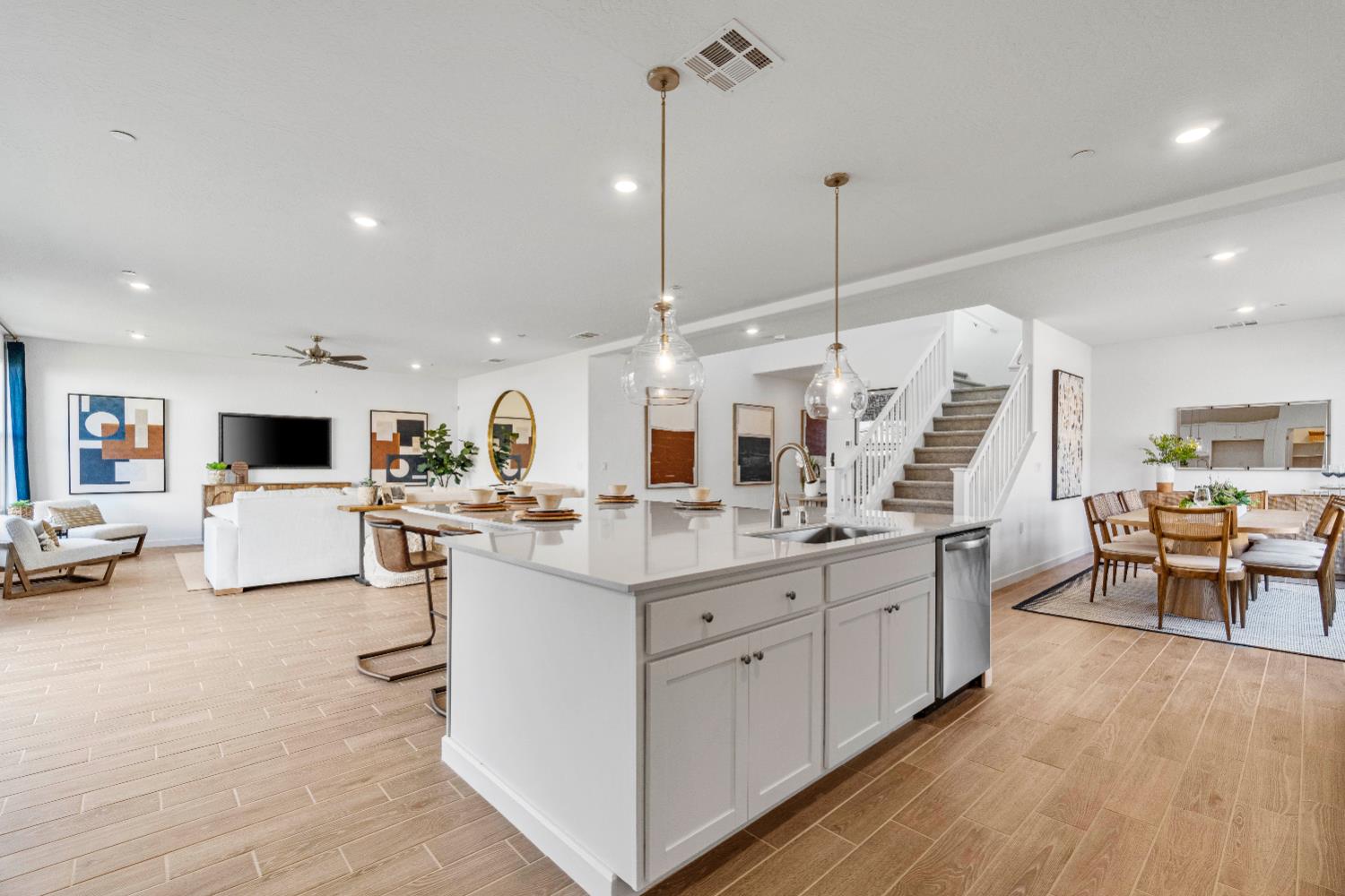 822 Traverse Dr S, Madera, CA 93636