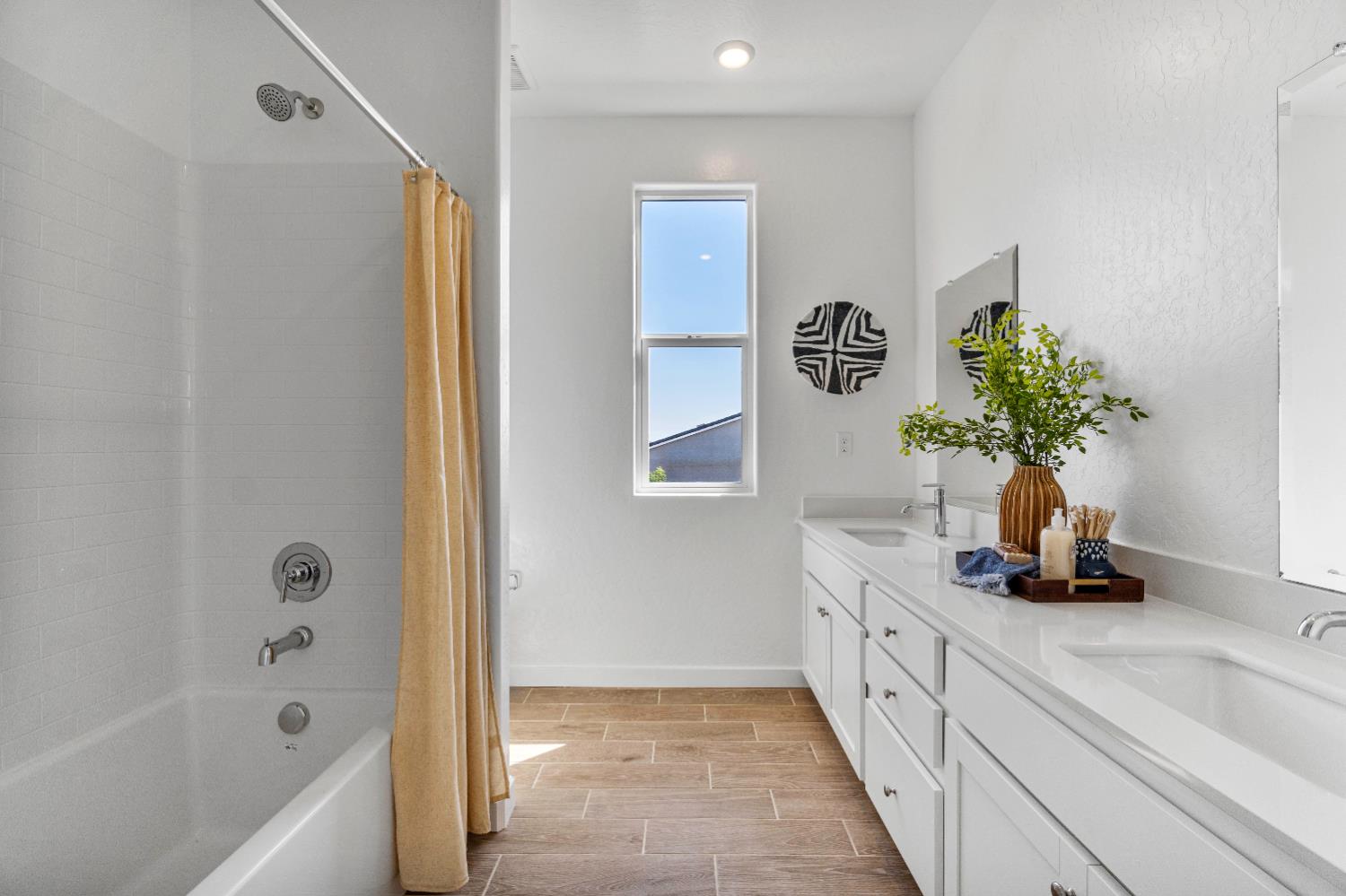 822 Traverse Dr S, Madera, CA 93636