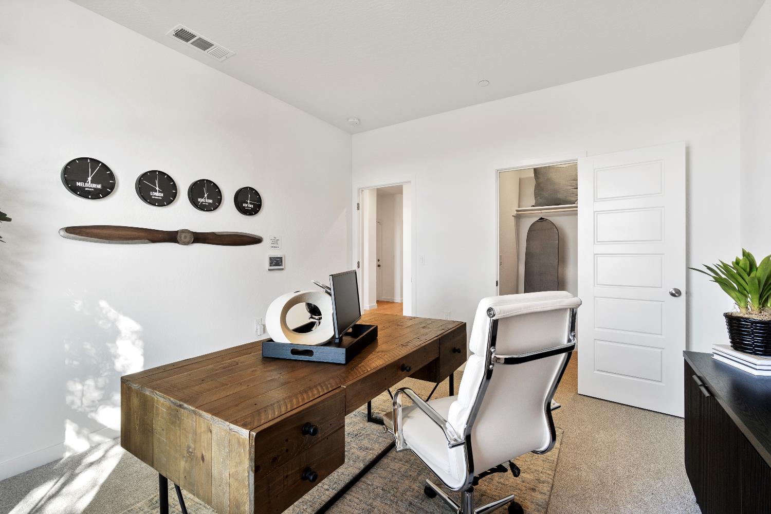 834 Traverse Dr S, Madera, CA 93636