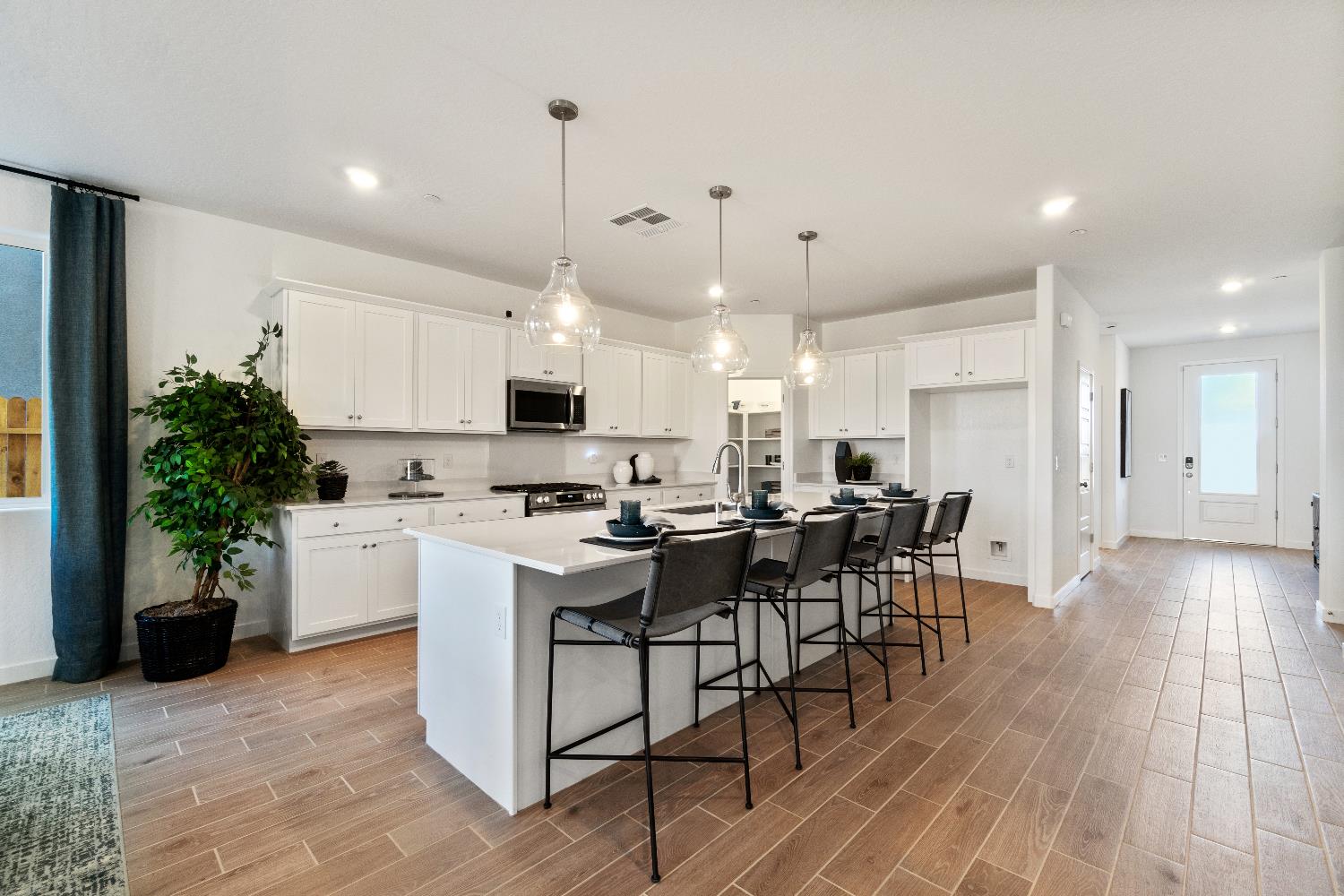 834 Traverse Dr S, Madera, CA 93636