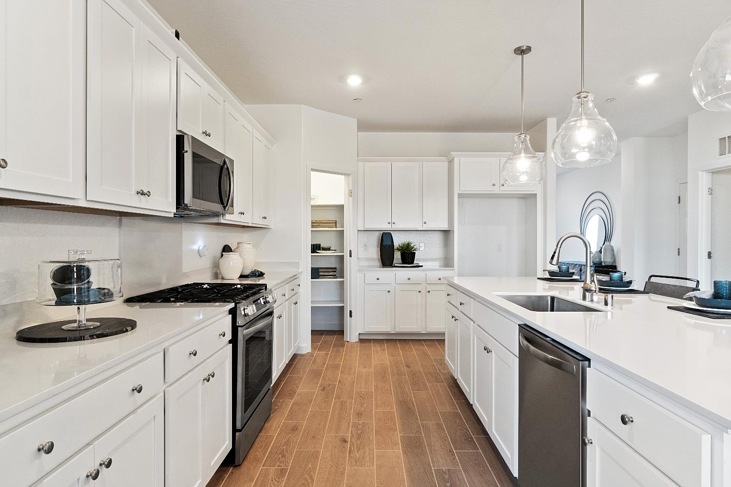 834 Traverse Dr S, Madera, CA 93636