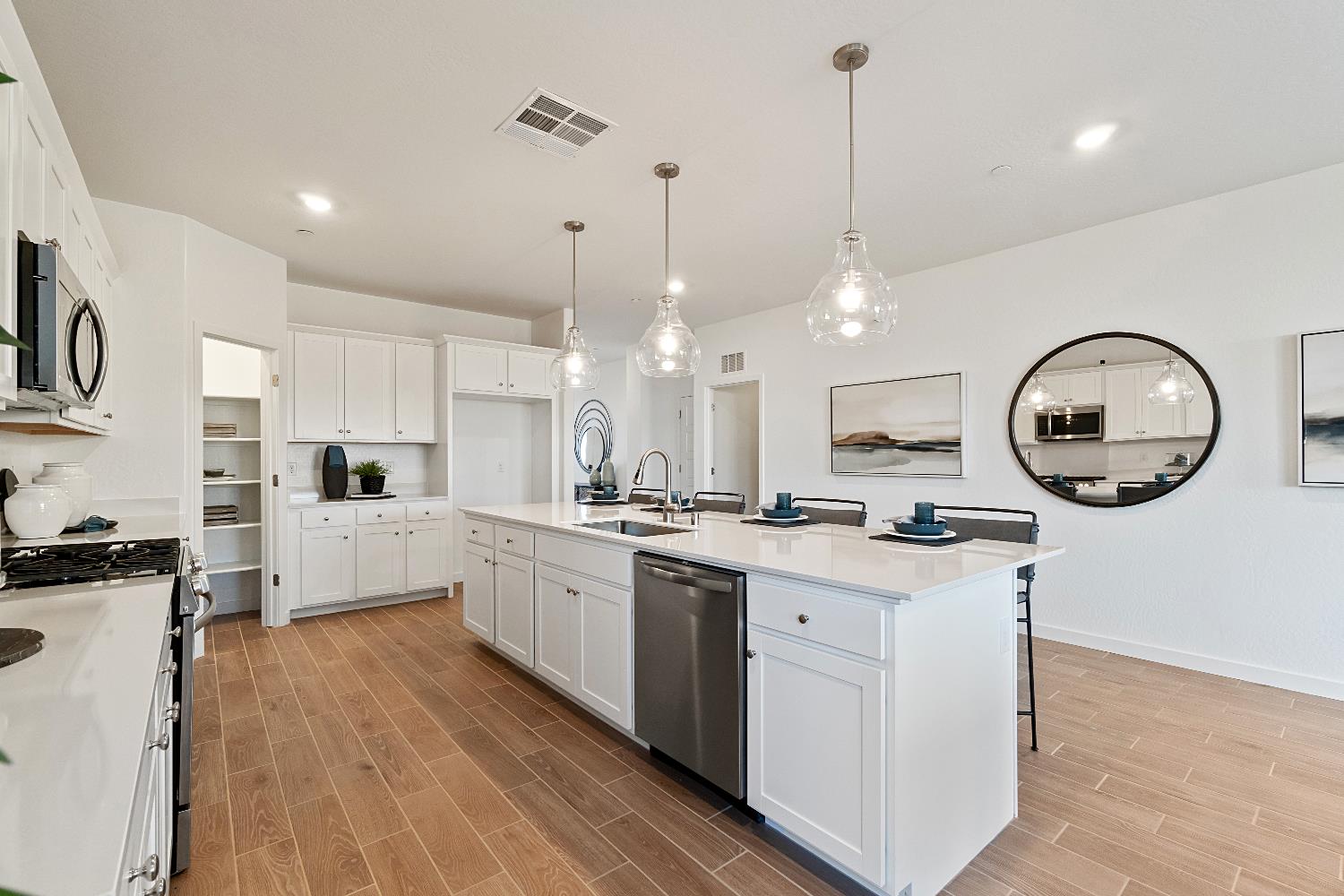 834 Traverse Dr S, Madera, CA 93636