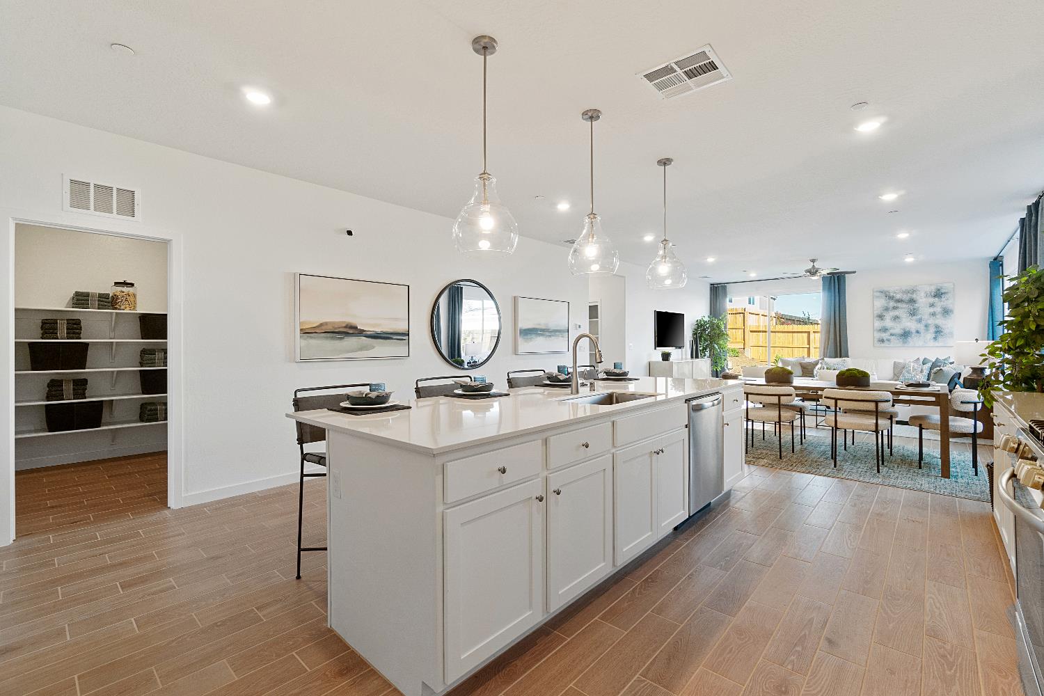 834 Traverse Dr S, Madera, CA 93636