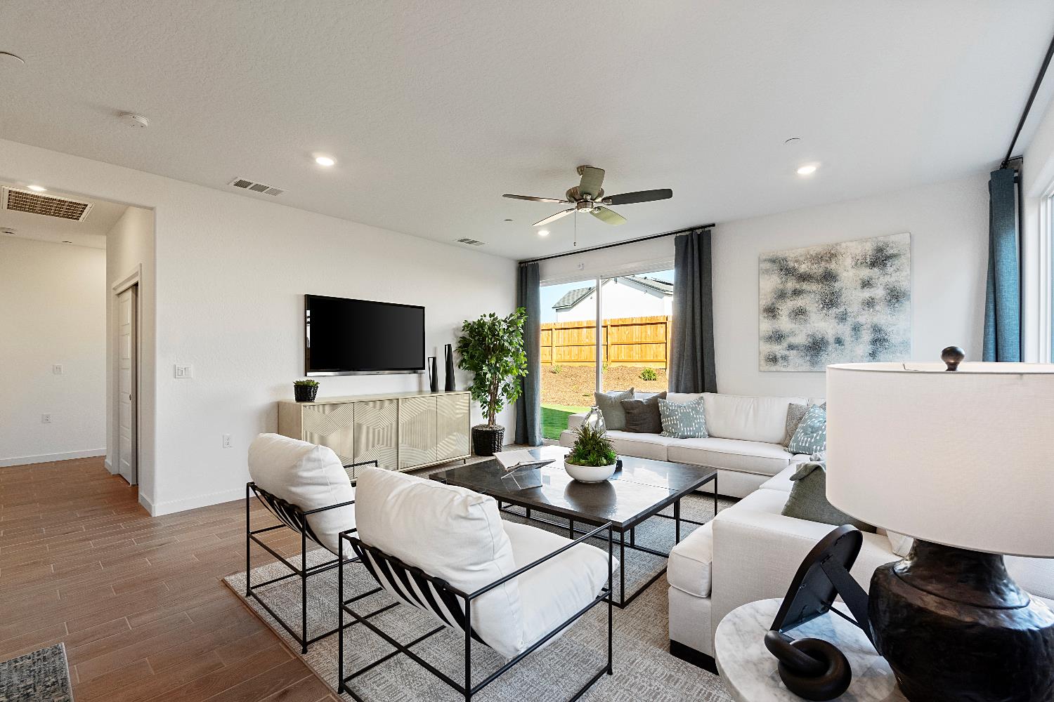 834 Traverse Dr S, Madera, CA 93636