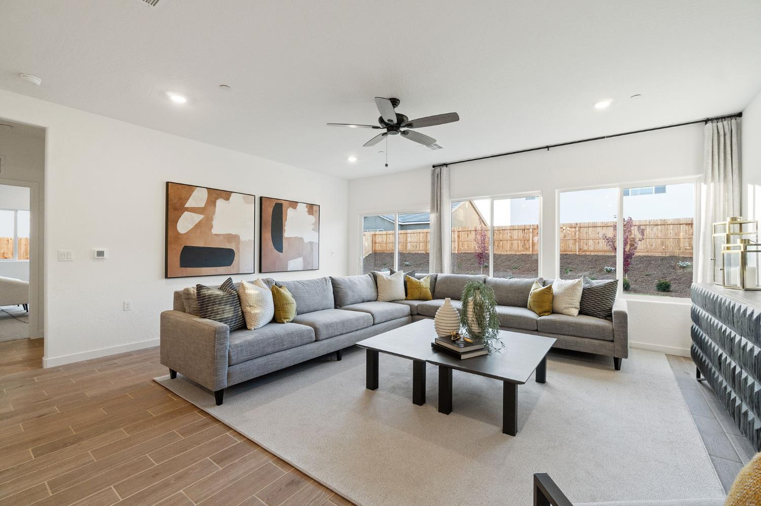 878 Traverse Dr S, Madera, CA 93636