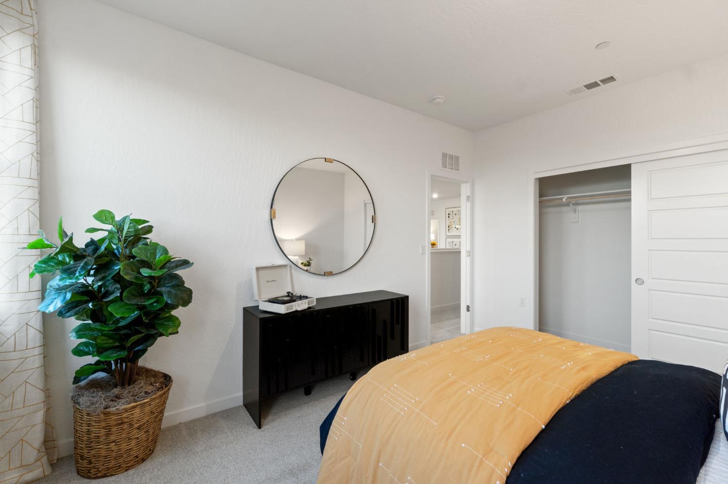 878 Traverse Dr S, Madera, CA 93636