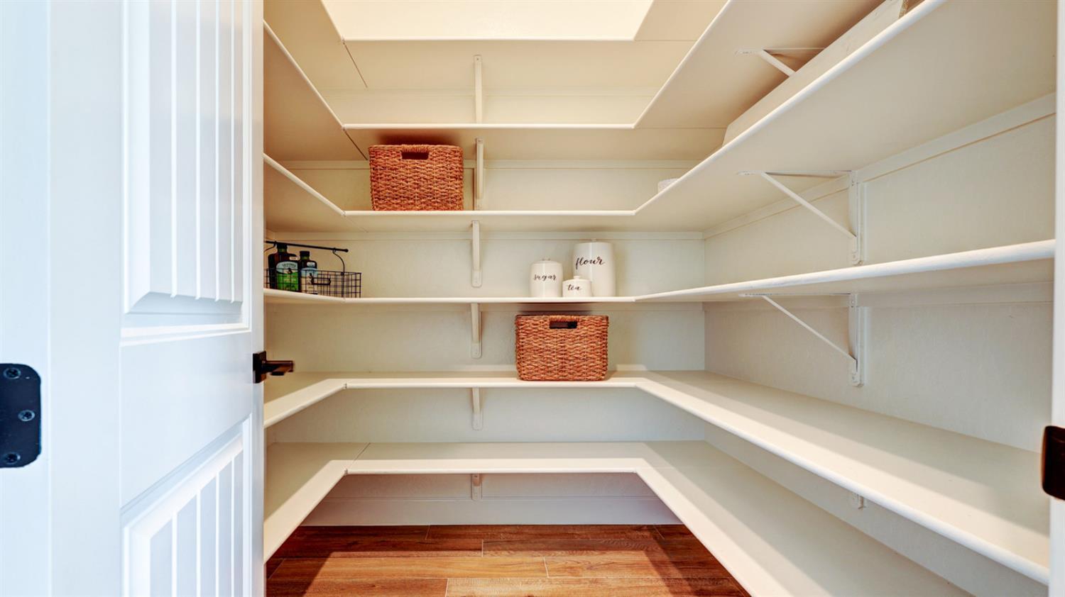 1124 Sophie Dr W, Madera, CA 93636