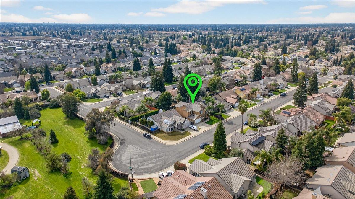 2885 E Ryan Ln, Fresno, CA 93720